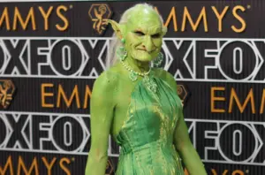 Wiadomo kto na Emmy’s pojawił się w kostiumie zielonego goblina Wiadomo kto na Emmy’s pojawił się w kostiumie zielonego goblina