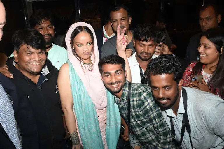 Rihanna is seen at Mumbai airport Rihanna is seen at Mumbai airport