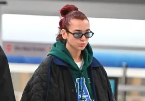 Dua Lipa jest nie do poznania! W podróży stawia na kultową (niedrogą) markę