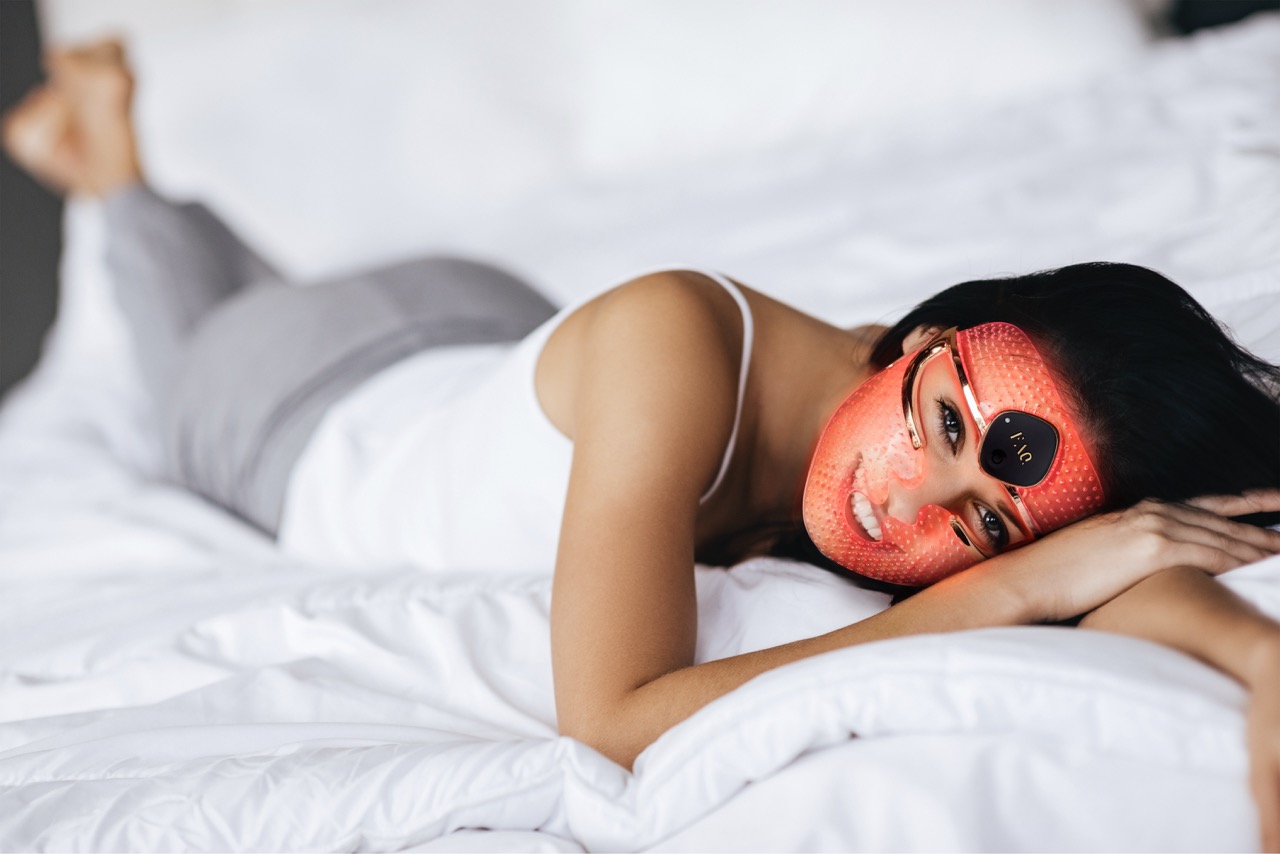 Odkryj gwiazdorski blask z maską LED FAQ 202 od FOREO