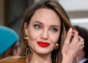Angelina Jolie jest znów zakochana? Wiadomo z kim się spotyka! Angelina Jolie jest znów zakochana? Wiadomo z kim się spotyka!