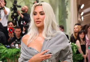 Gala MET 2024: Kim Kardashian w zmechaconym swetrze Gala MET 2024: Kim Kardashian w zmechaconym swetrze