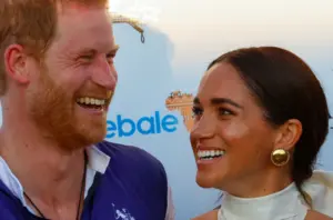 Już są pierwsze zdjęcia z afrykańskiej wycieczki księcia Harry’ego i Meghan [wideo]