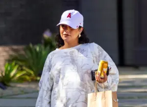 Vanessa Hudgens sfotografowana na chwilę przed rozwiązaniem Vanessa Hudgens sfotografowana na chwilę przed rozwiązaniem