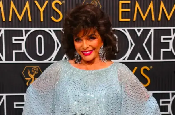 91-letnia Joan Collins nie zwalnia tempa. Właśnie wystąpiła w zabawnej reklamie [wideo]