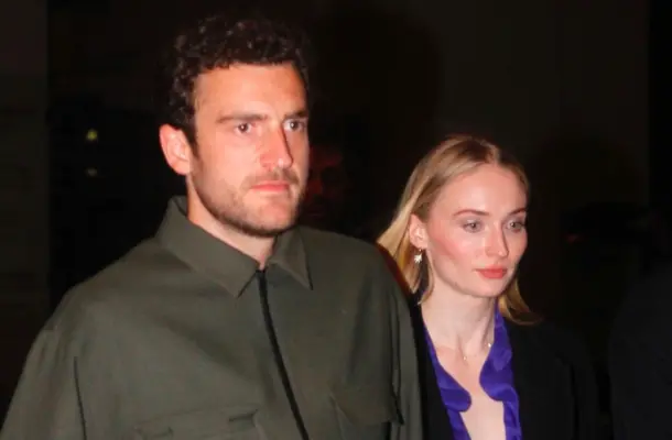 Sophie Turner urlopuje się we Włoszech ze swoim arystokratą. Są zaręczeni?! [paparazzi]