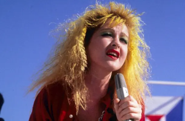 70-letnia Cyndi Lauper uhonorowana w Hollywood. Wygląda świetnie!
