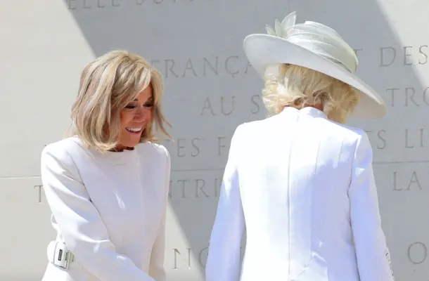 Brigitte Macron złamała protokół królewski. To dziwne wideo obiegło sieć