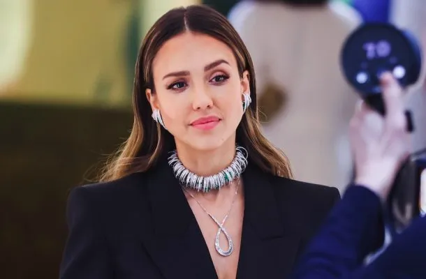 Jessica Alba wygląda niesamowicie. Aktorka tańczy w skąpym bikini