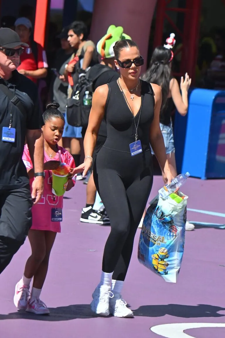 PREMIUM EXCLUSIVE: Khloe Kardashian takes her daughter True and her nieces and nephews on a fun day out at Universal Studios Hollywood