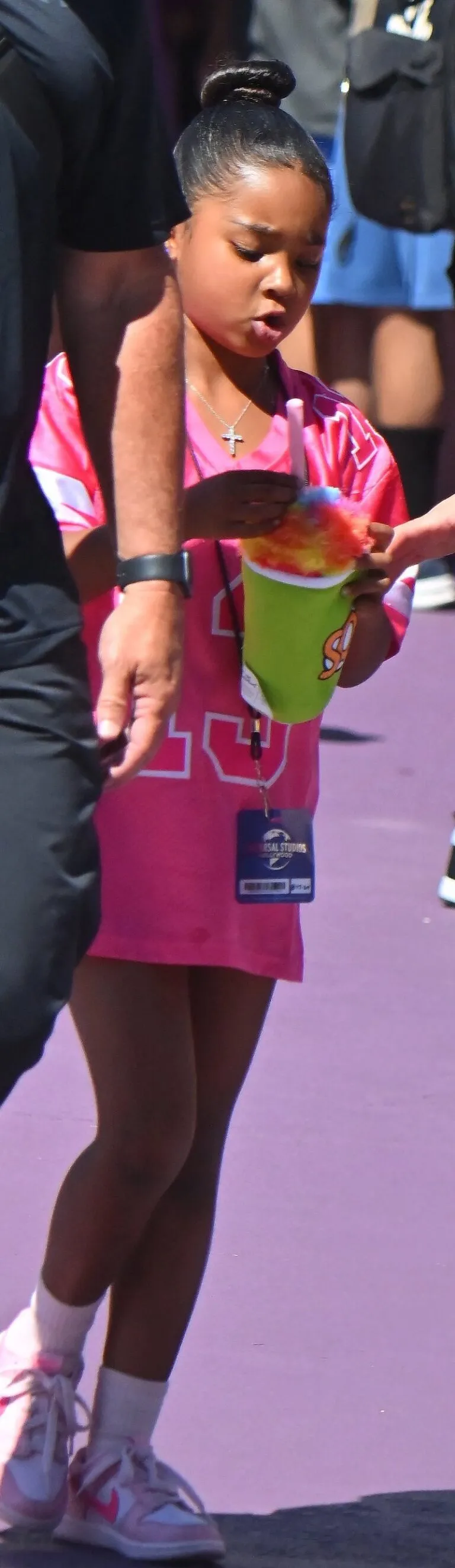 PREMIUM EXCLUSIVE: Khloe Kardashian takes her daughter True and her nieces and nephews on a fun day out at Universal Studios Hollywood