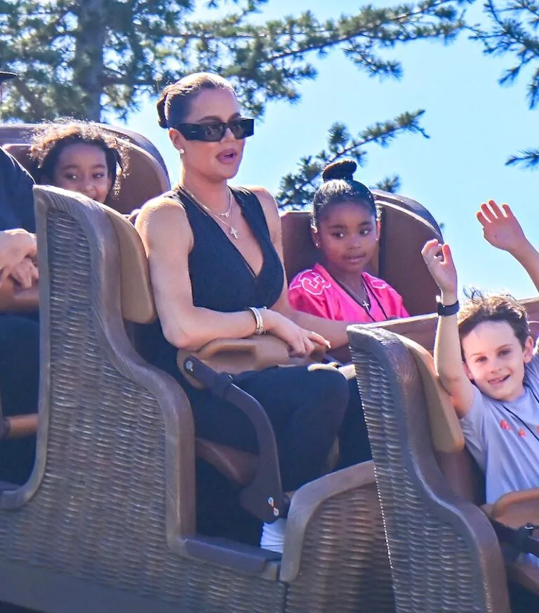 PREMIUM EXCLUSIVE: Khloe Kardashian takes her daughter True and her nieces and nephews on a fun day out at Universal Studios Hollywood