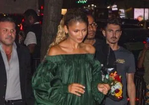 Zendaya pokazuje nieziemskie nogi w kreacji, która wzbudza… mieszane uczucia Zendaya pokazuje nieziemskie nogi w kreacji, która wzbudza… mieszane uczucia
