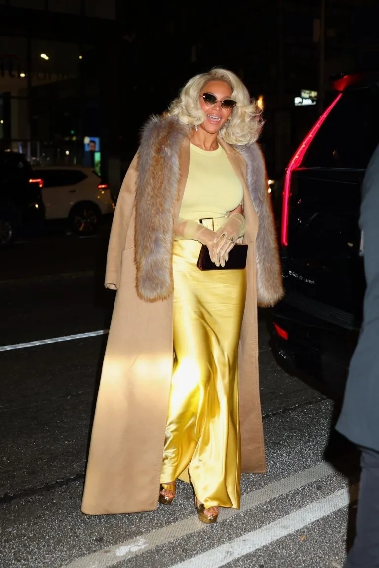Beyoncé and Tina Knowles dazzle at a private dinner after the Glamour WOTY event Beyoncé and Tina Knowles dazzle at a private dinner after the Glamour WOTY event