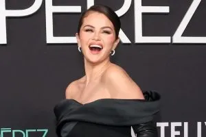 Boska Selena Gomez w stylu starego Hollywood. Towarzyszył jej Benny Blanco Boska Selena Gomez w stylu starego Hollywood. Towarzyszył jej Benny Blanco