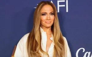 Co za nogi! 55-letnia Jennifer Lopez znów pokazuje, że „wciąż TO ma” Co za nogi! 55-letnia Jennifer Lopez znów pokazuje, że „wciąż TO ma”