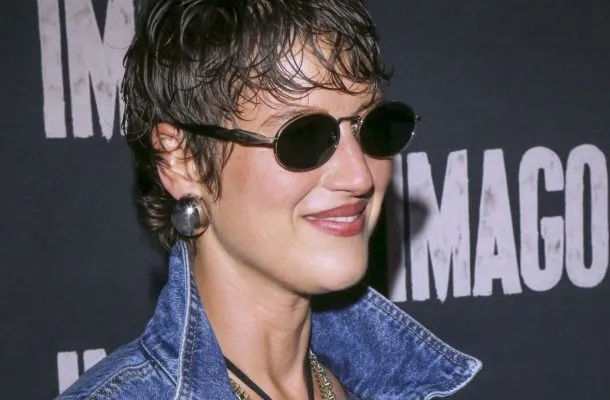 Aleksandra Domańska na premierze filmu daje nam lekcje stylu lat 90.