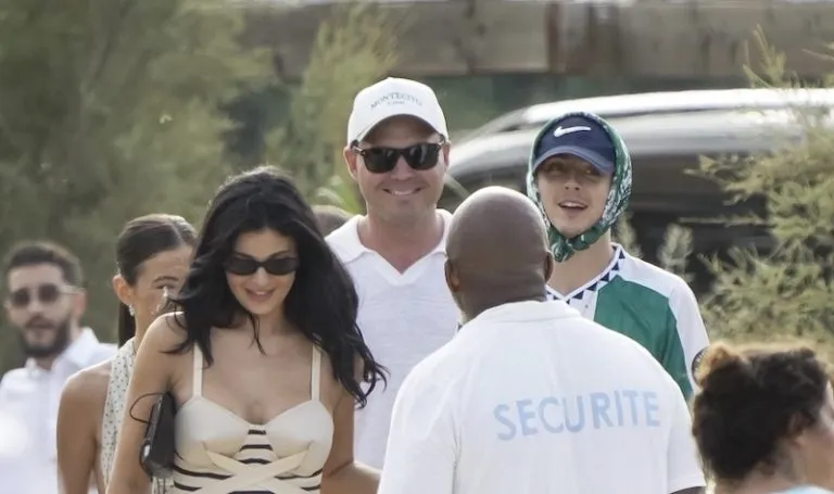 Kylie Jenner and Timothée Chalamet reunite for a romantic beach day in Saint-Tropez Kylie Jenner and Timothée Chalamet reunite for a romantic beach day in Saint-Tropez