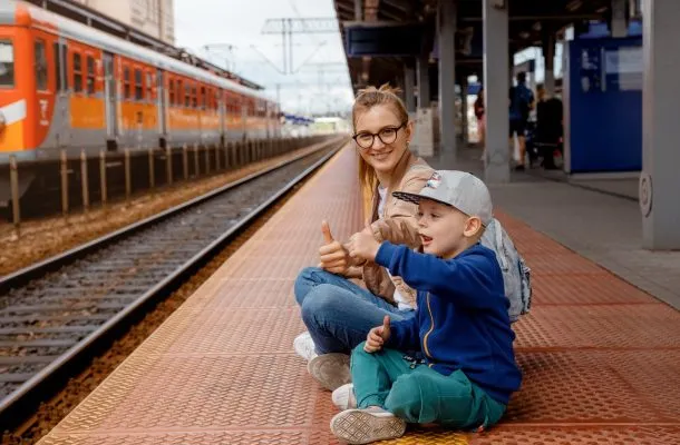 Pociągami po Polsce z dziećmi – jak zaplanować udaną podróż?
