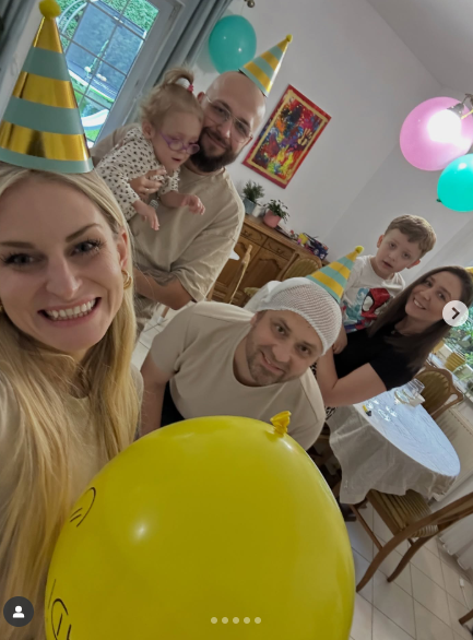 Adrian Szymaniak ze „Ślubu od pierwszego wejrzenia” wyszedł ze szpitala po kolejnej operacji! Czekało na niego wyjątkowe powitanie