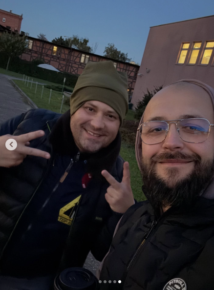 Adrian Szymaniak ze „Ślubu od pierwszego wejrzenia” wyszedł ze szpitala po kolejnej operacji! Czekało na niego wyjątkowe powitanie