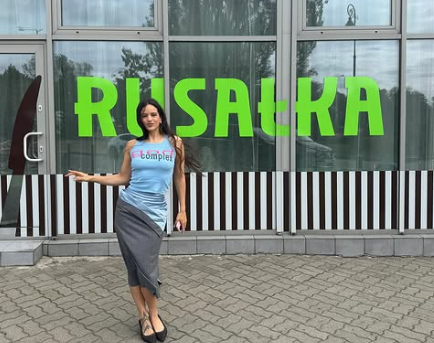 Światowa gwiazda odwiedziła Warszawę. Zaskoczeni fani patrzyli, jak zajada się schabowym 