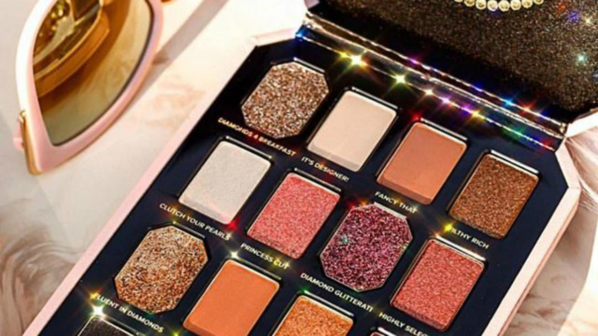 Too Faced wypuścił nie tylko nowe rozświetlacze, lecz zupełnie nową kolekcję! Too Faced wypuścił nie tylko nowe rozświetlacze, lecz zupełnie nową kolekcję!