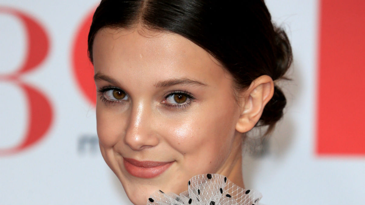 Millie Bobby Brown odwraca makijaż! Cienie do powiek w tym miejscu?! Millie Bobby Brown odwraca makijaż! Cienie do powiek w tym miejscu?!
