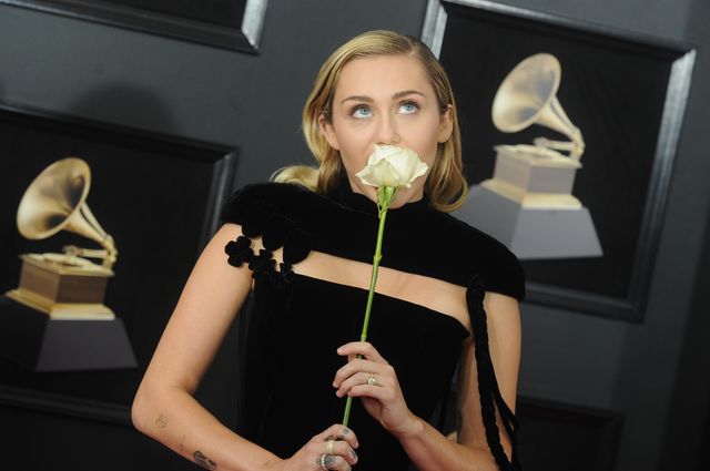 WOW! Miley Cyrus ZUPEŁNIE zmieniła wizerunek! Zapuściła włosy i… (FOTO) WOW! Miley Cyrus ZUPEŁNIE zmieniła wizerunek! Zapuściła włosy i… (FOTO)