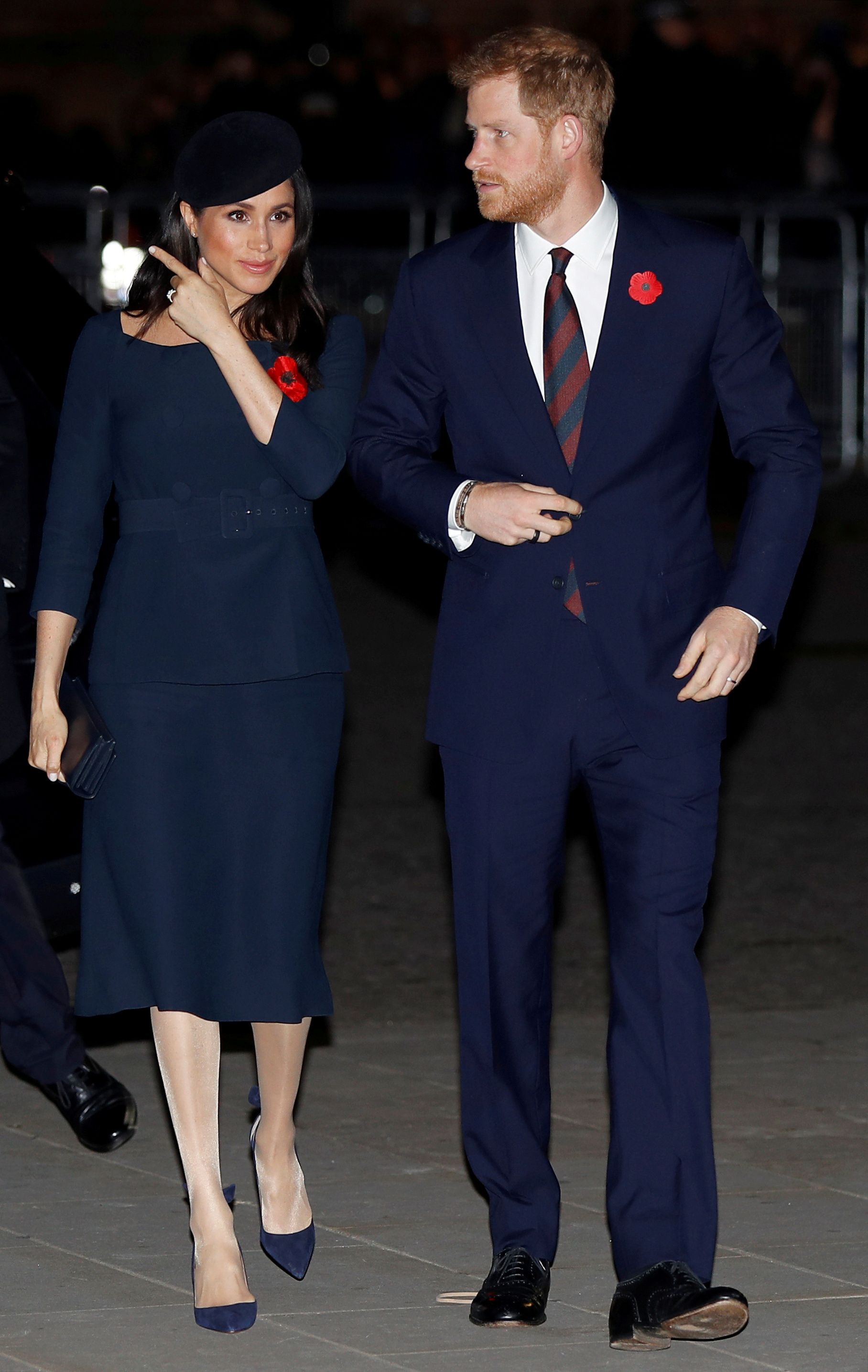 Meghan Markle w fioletowej sukni pokazuje ciążowy brzuszek. Jest coraz większy Meghan Markle w fioletowej sukni pokazuje ciążowy brzuszek. Jest coraz większy
