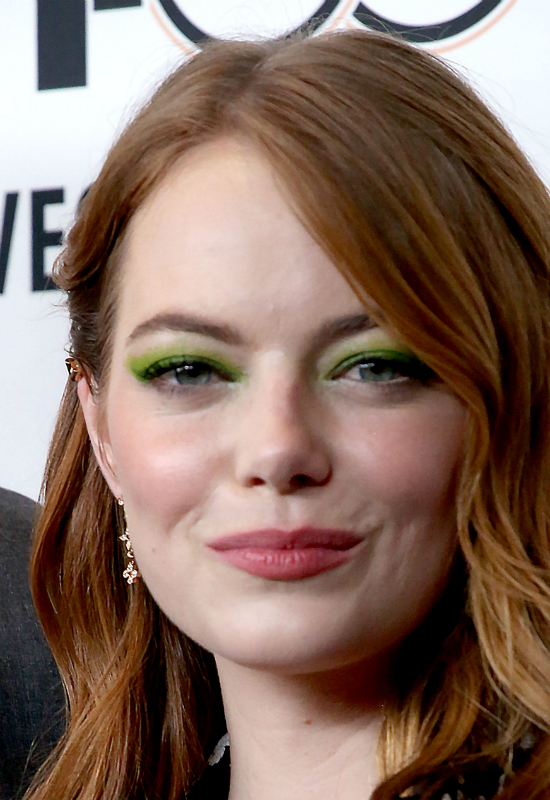 Emma Stone z kwiatami we włosach… i z zielonymi oczami Emma Stone z kwiatami we włosach… i z zielonymi oczami