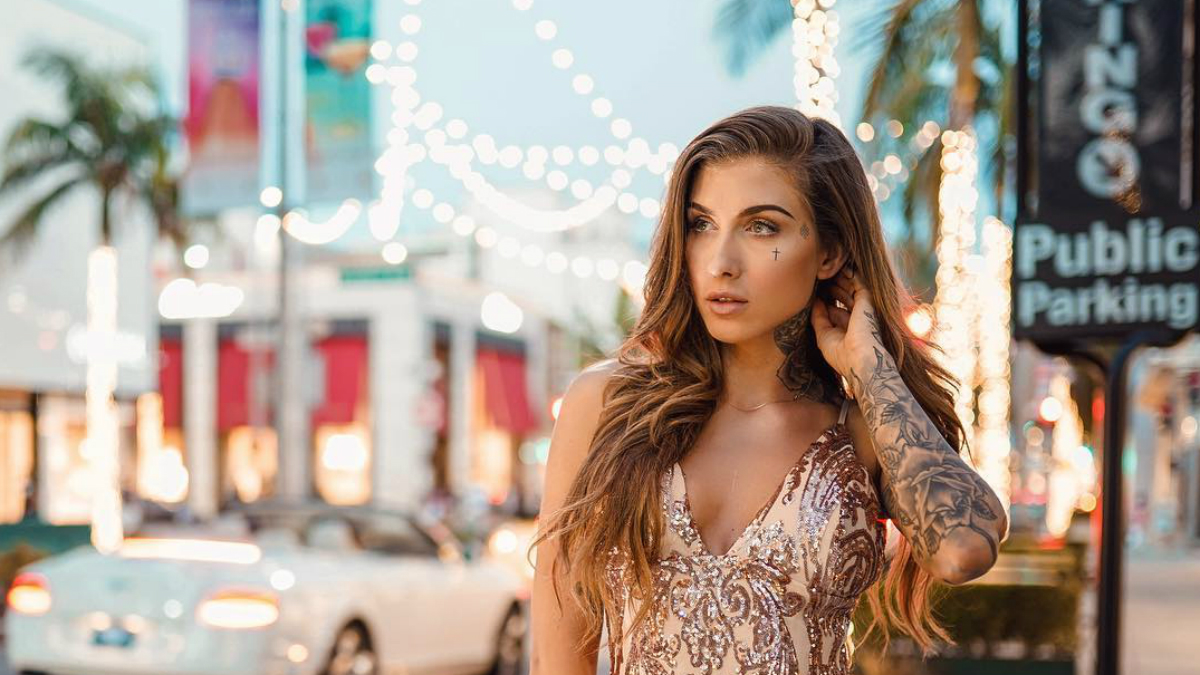 Nowy, ogromny tatuaż Deynn. „Płakałam, wyrywałam się…” napisała na instagramie Nowy, ogromny tatuaż Deynn. „Płakałam, wyrywałam się…” napisała na instagramie