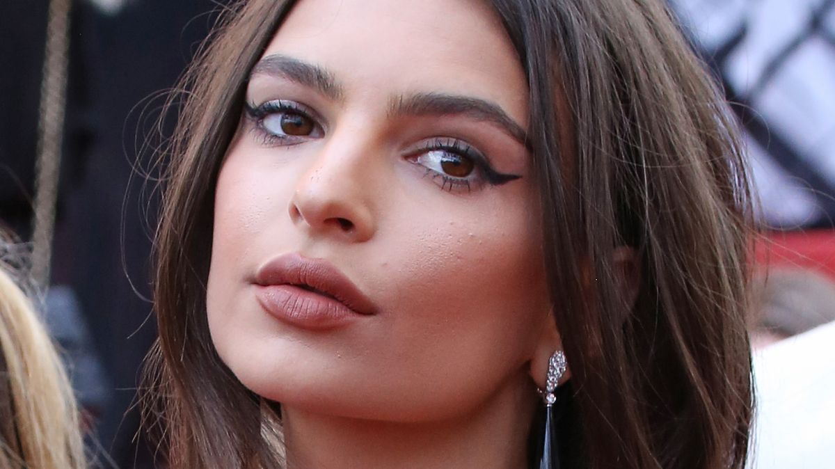 Upsss… Plagiat?! Emily Ratajkowski oskarżona o skopiowanie projektów strojów! Upsss… Plagiat?! Emily Ratajkowski oskarżona o skopiowanie projektów strojów!