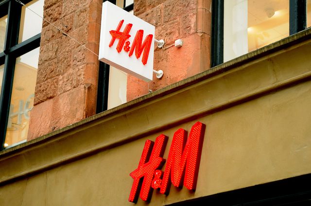 Będziecie w szoku, gdy dowiecie się, co H&M robi z niesprzedanymi ubraniami Będziecie w szoku, gdy dowiecie się, co H&M robi z niesprzedanymi ubraniami