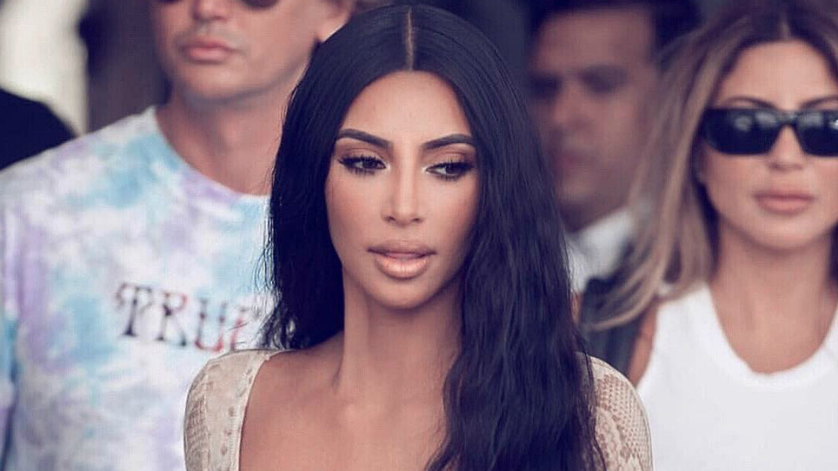 Kim Kardashian i jej makijaże na czerwonych dywanach Kim Kardashian i jej makijaże na czerwonych dywanach