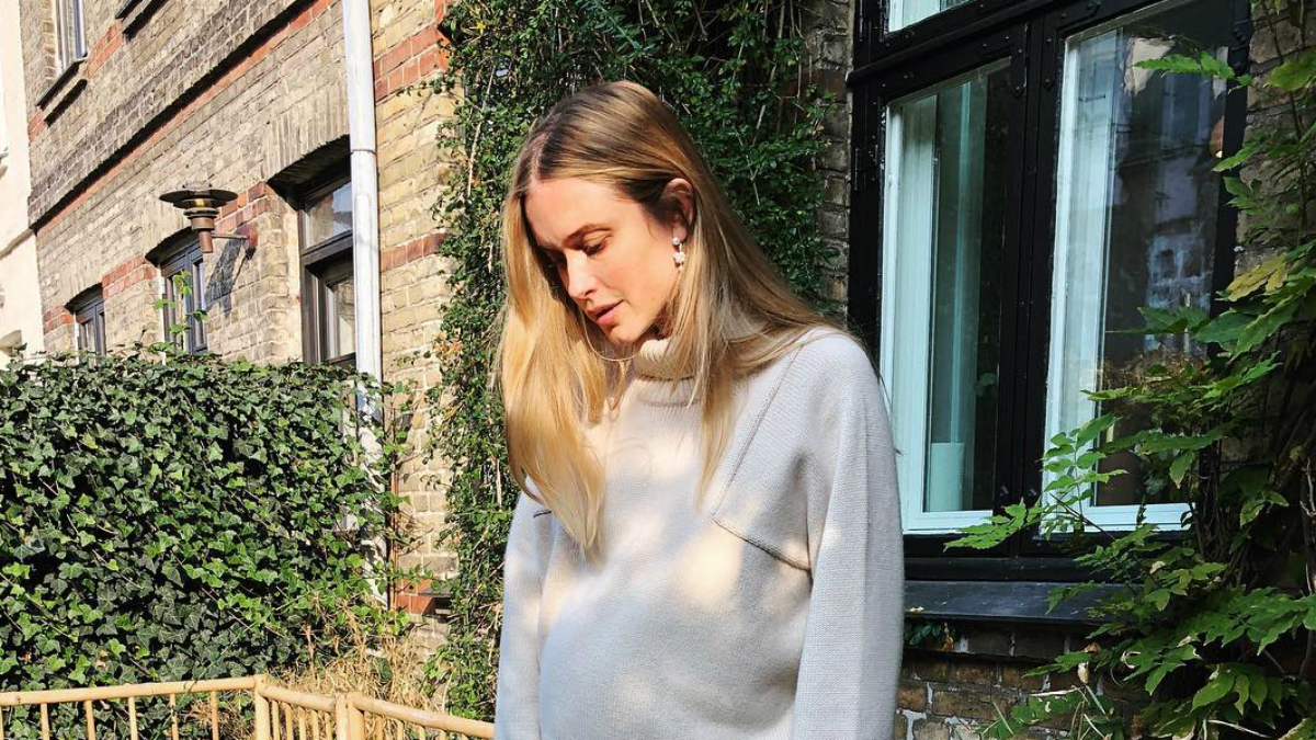 Moda na jedwabne spódnice wraca! Dokładnie takie, jakie nosiła Carrie Bradshaw Moda na jedwabne spódnice wraca! Dokładnie takie, jakie nosiła Carrie Bradshaw