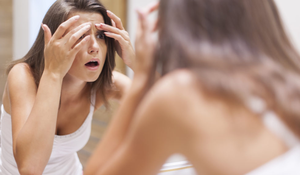 Olejek z drzewa herbacianego. Czy rzeczywiście działa na problemy skórne?