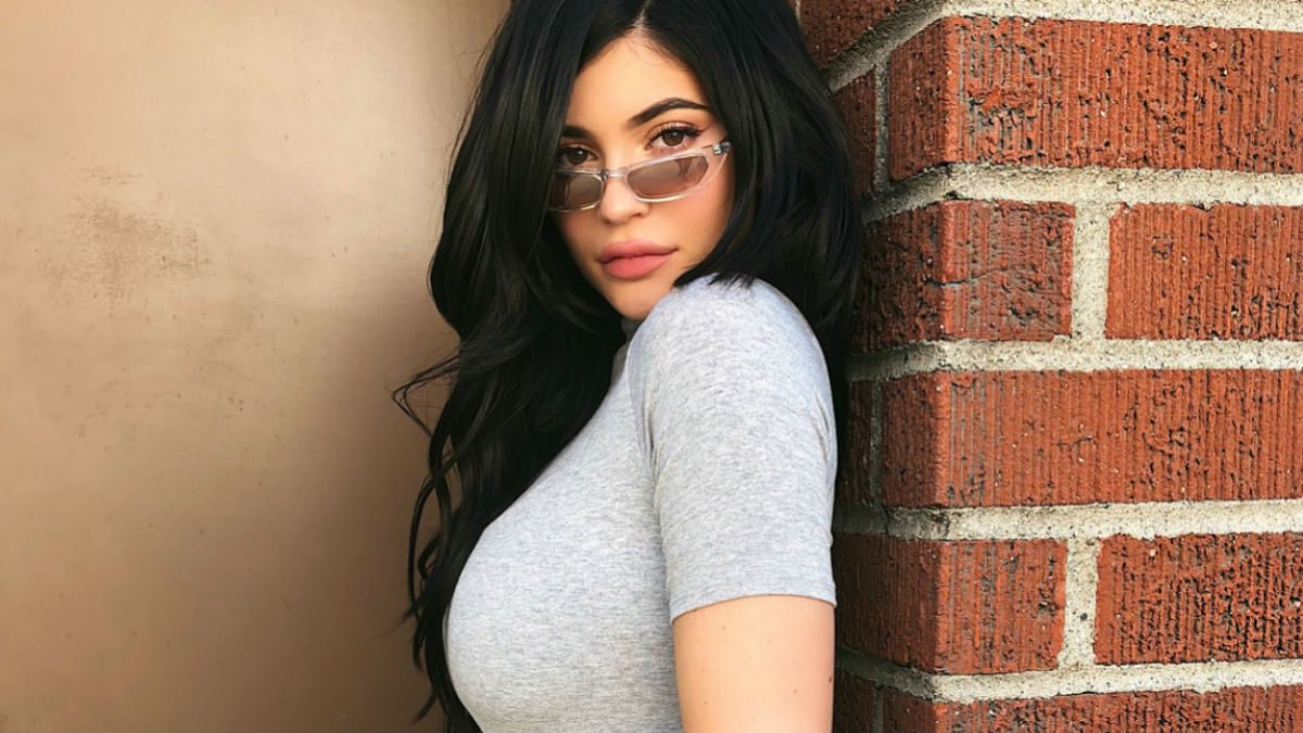 Kylie Jenner przeszła operację, aby wyglądać jak Kourtney Kardashian?! Kylie Jenner przeszła operację, aby wyglądać jak Kourtney Kardashian?!