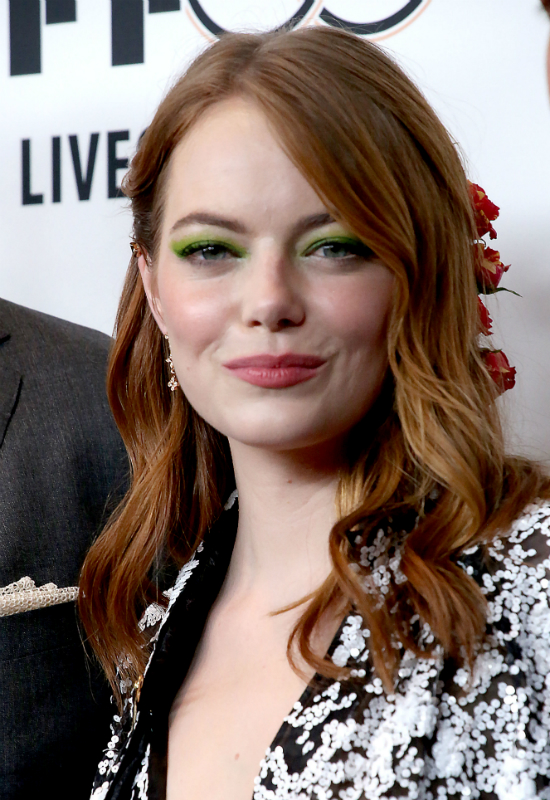 Emma Stone z kwiatami we włosach… i z zielonymi oczami Emma Stone z kwiatami we włosach… i z zielonymi oczami