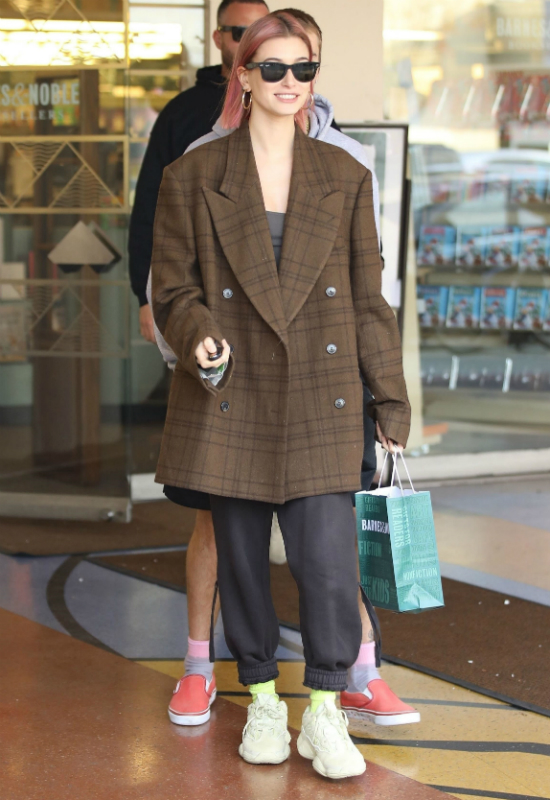Hailey Bieber nie jest już blondynką. Przeszła drastyczną metamorfozę! Hailey Bieber nie jest już blondynką. Przeszła drastyczną metamorfozę!