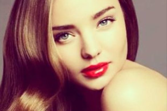 Co kryje torebka Mirandy Kerr? (FOTO)