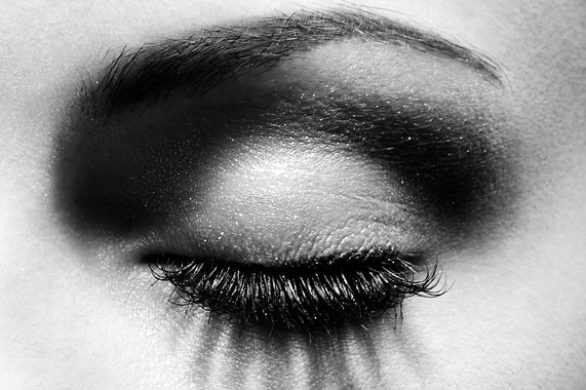 7 błędów z mascarą, które (prawie wszystkie) popełniamy