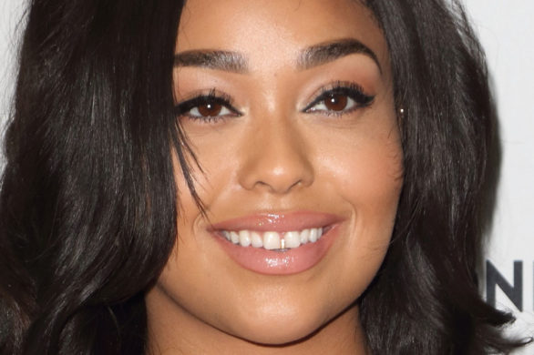 Przyjaciółka Kylie Jenner, Jordyn Woods, pokazuje swój makijaż w Vogue