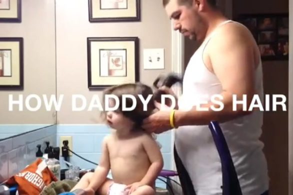 Jak tatuś czesze córeczkę? (VIDEO)