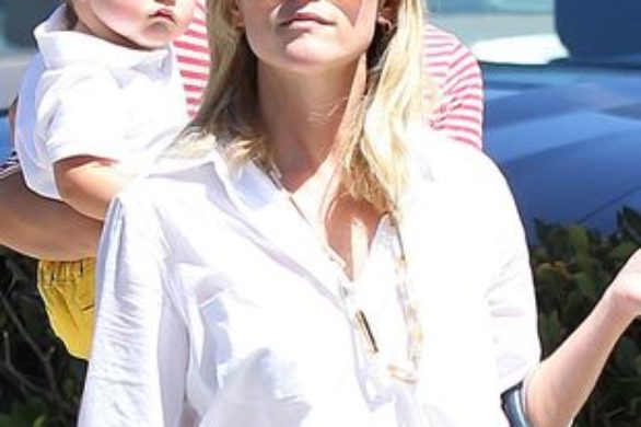 Reese Witherspoon w szortach J. Crew (FOTO)