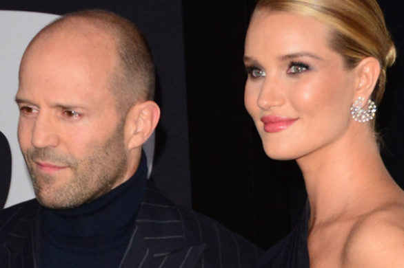 Rosie Huntington Whiteley dumnie prezentuje ciążowy brzuszek na premierze