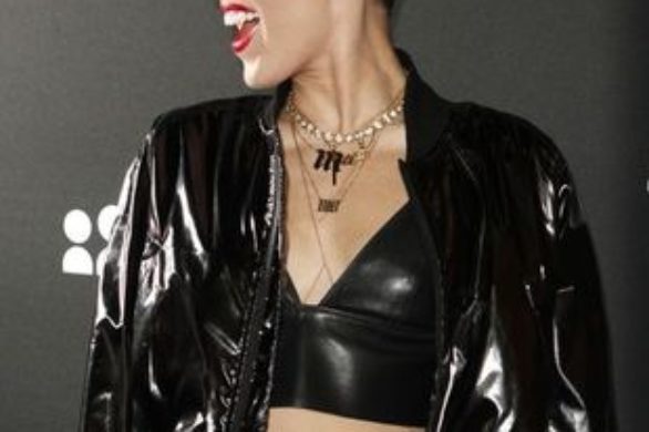 Miley Cyrus – jej długie włosy były sztuczne (FOTO)