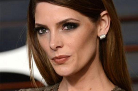 Ashley Greene w zielonej koronkowej jak Kim Kardashian