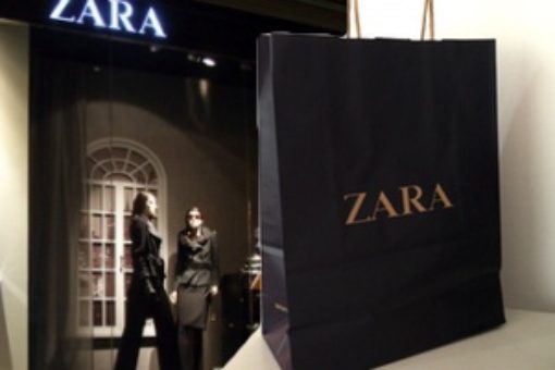 Sprzedawca/kasjer z Zary odpowiada na pytania