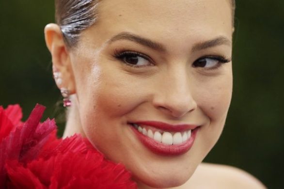 Po Gali Met 2017 wszyscy mówią o boskiej figurze Ashley Graham (FOTO)